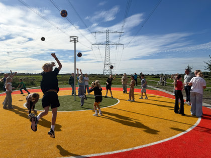 Nederland heeft zijn eerste Urban Korfbalveld, en dat staat in Zaandam (Bekijk hier de foto’s)