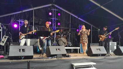 Zangeres Maaike de Vries neemt na meer dan 18 jaar afscheid van The Rocking Robins