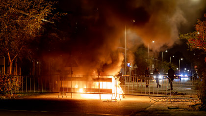 Opnieuw onrust in Floradorp Amsterdam-Noord: ME ingezet na brandjes en bekogeling politie