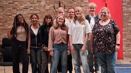 Jongeren Koor Heemskerk treedt op tijdens Korendag in St. Pancratiuskerk in Castricum