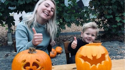 Halloweencreatie maken: kinderen kunnen pompoenen uithollen in Warmenhuizen