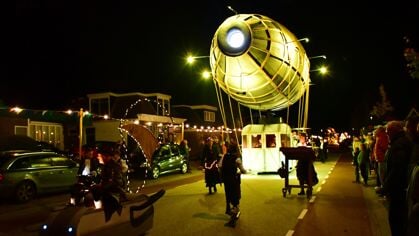 Genieten van prachtig verlichte praalwagens in de Knipe