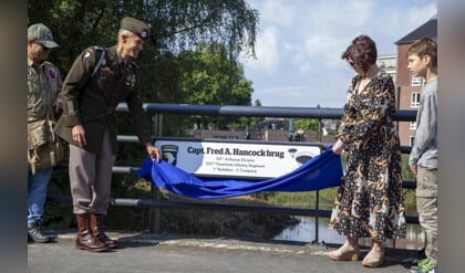 Anne Frankboom onthuld en brug vernoemd naar Captain Hancock