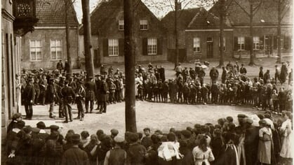 Fraaie fotocollectie (1900-1960) van Rooienaar Jo van der Kaaij online