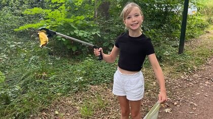 Lize (9) ruimt zwerfafval op in Kienehoef: “Dan is het weer netjes”