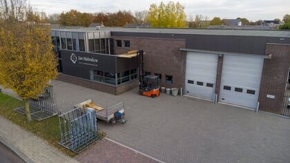Jan Habraken draagt met trots zijn bedrijf over