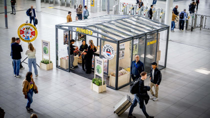 Jumbo opent pop-up-kas op Utrecht Centraal