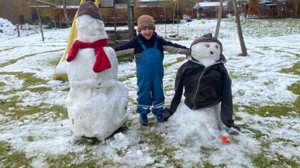 Heel Rooi doet mee aan sneeuwpoppenwedstrijd