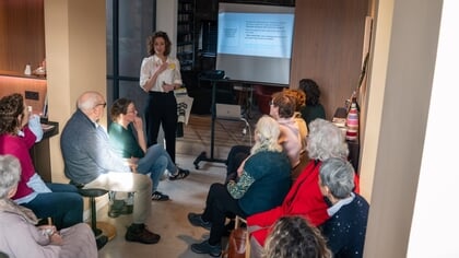 Bomvolle huiskamers door Gluren bij de Buren