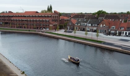 Harderwijks sloeproeiteam voor mentaal herstel: ‘Roeien voor verbinding, eigenwaarde en als uitlaatklep’