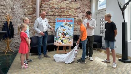 Donald Duck ontdekt Fryslân: feestelijke onthulling speciale editie in Sneek