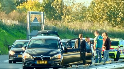 Botsing tussen drie auto’s op snelweg A50