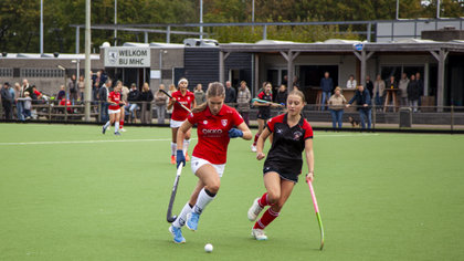 Engelse hockeyjeugd in actie in Sint-Oedenrode