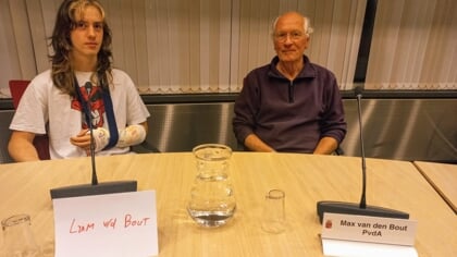 Kleinzoon van raadslid Max van den Bout wil vaste klant worden in raadzaal van Hardinxveld-Giessendam