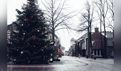 Putten in Kerstsfeer: ‘De kerstboom staat weer in het centrum van Putten’