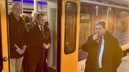 Spitstreinen tussen Harderwijk en Amersfoort met tussenstop in Nijkerk rijden weer: ‘Sneller en duurzamer op bestemming aankomen’