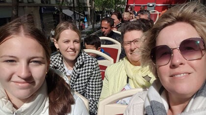 Twee moeders winnen moederdag taart van bakker Soeteman in Hardinxveld-Giessendam