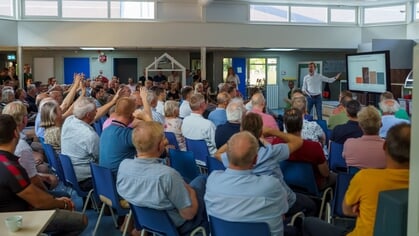 Bewoners Husselerveld en Bijsteren weer even terug naar school voor duurzame warmte