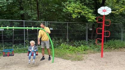 Pyramide van Austerlitz plaatst hekken om terrein na wolvenincident