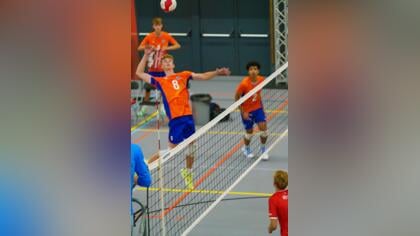 Ermelose broers Jeroen en Timo dragen nu allebei volleybalshirt van Jeugd Oranje: ‘Samen op de Spelen zou fantastisch zijn’
