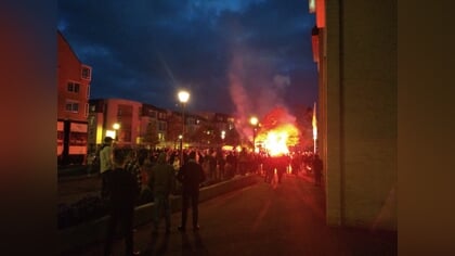 Politie en mobiele eenheid houden demonstranten in Houten uit elkaar. Demonstratie tegenstanders zoals hij bedoeld was, krijgt geen kans