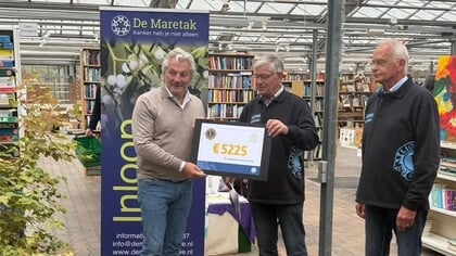 Gift van Lionsclub Harderwijk voor Stichting De Maretak
