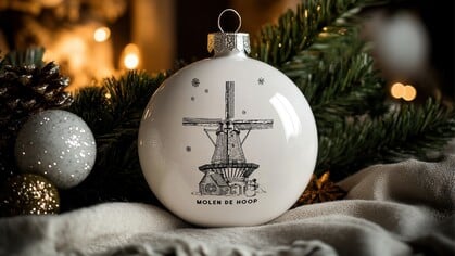 Stichting Durf te dromen komt met derde editie van kerstbal met daarop Molen De Hoop