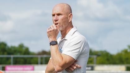 Trainer Dick Kooijman vertrekt na dit seizoen bij SDV Barneveld: ‘Er is een gevoel van twijfel’