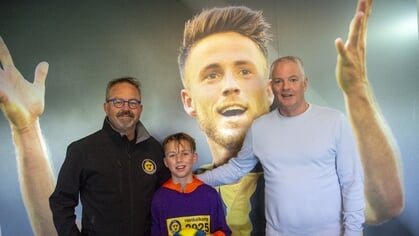 Van jongensdroom naar stadion: het verhaal van Woudenbergse profvoetballers Ricky en Erik