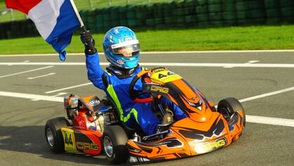 Ermelo’s karttalent Sem Schoolderman kroont zich rookie-kampioen