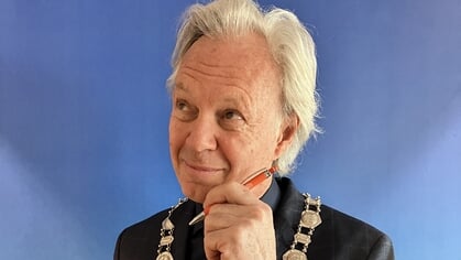 Burgemeester en columnist Jeroen Joon vraagt zich af wat de definitie van oud is: ‘Vaak zijn ze nog heel vitaal’