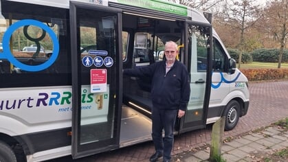 Vrijwilliger Gert Cardol rijdt al 40 jaar de Buurtbus Ermelo: ‘Ook tijdens code rood reed ik mijn route’