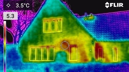 Duurzaamheidscolumn over het nut van warmtebeeldfoto’s; waar lekt de woning warmte?