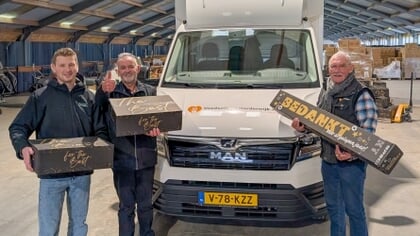 Kerstpakketten gedoneerd aan de Voedselbank: ‘Onze klanten zijn verrast en voelen zich verwend’