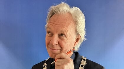Burgemeester en columnist Jeroen Joon gaat voor Dry January maar dan anders: ‘Wat mij opvalt aan goede voornemens is het ‘ik’-gehalte’