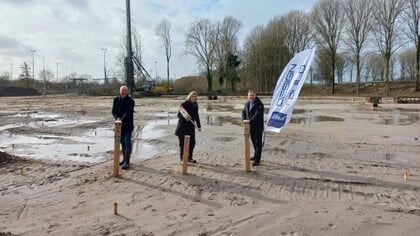 Symbolische eerste paal voor zwembad Aquabliek in Gorinchem