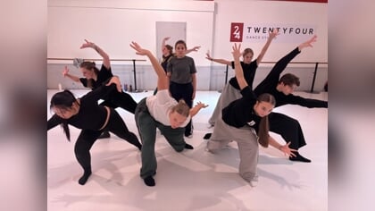 Dansen met en voor jongeren als groepstherapie: ‘Ook vaders hebben na afloop een brok in hun keel’