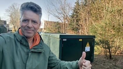 De zon kan weer schijnen op de Klokbeker; nieuwe transformatorhuisje maakt duurzame energie nu wel mogelijk