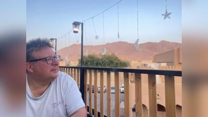 Jurgen uit Veenendaal zat in Oman toen oorlog uitbrak: ‘Van Sultansuite naar repatriëringsbalie’