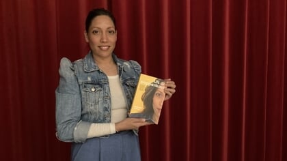Autobiografisch boek Uit de poppenkast: over leugens, macht en moed om eigen stem te gebruiken