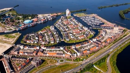 Fracties stellen vragen over geluidsnormen rond de N302; bewoners Waterfront klagen over hinder van verbindingsweg