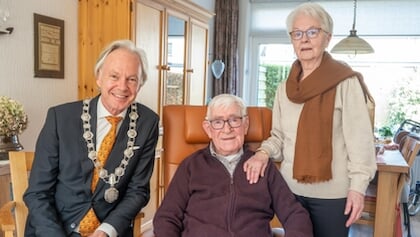 Harderwijks echtpaar Medemblik-Postma viert diamanten huwelijk na Friese vakantieliefde