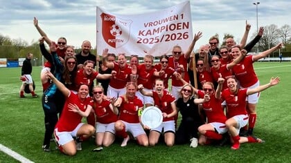 Rood-Wit vrouwen kampioen geworden na zenuwslopende slotfase: ‘Het aantal supporters was echt overweldigend’