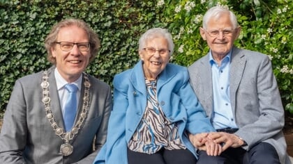 Platina huwelijk voor echtpaar Spaan-Companjen waarbij de vonk oversloeg toen de elektromonteur langs kwam