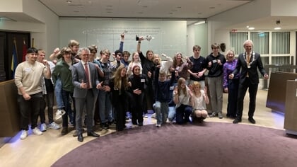 Geestig én fanatiek Scholierendebat in Huis van de Stad: ‘Niet te betalen tenzij het een geldwolf is’
