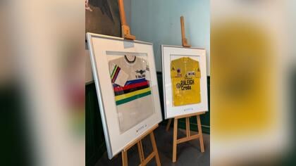 Bijzondere wielershirts bij expositie in Downtown vanwege Veenendaal-Veenendaal