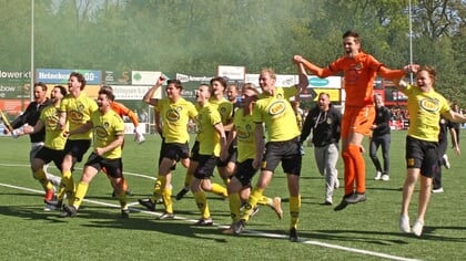Kampioen Woudenberg krijgt erehaag en pakt puntje in Montfoort