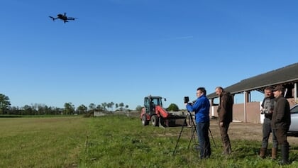 Drone zoekt naar reekalfjes in lang gras: ‘Wat wij niet willen, is dierenleed’
