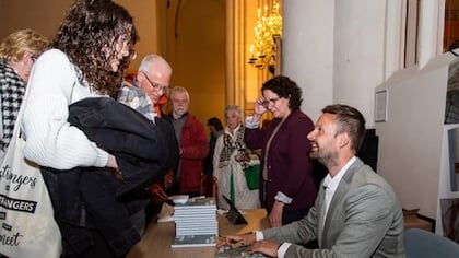 Schilderingen in de Grote Kerk uitgelicht tijdens boekpresentatie met tijdreis naar zestiende eeuw: ‘Prachtig cultureel erfgoed’