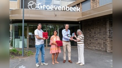 Rotary schenkt oefen-AED’s aan christelijk college Groevenbeek: ‘Veel reanimaties zijn in de huiselijke sfeer bij familie of dierbaren’